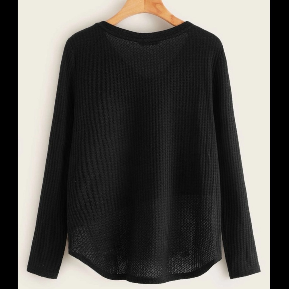 🔥FINAL PRICE🔥 🆕 V-Neck Textured Top - Picture 2 of 3